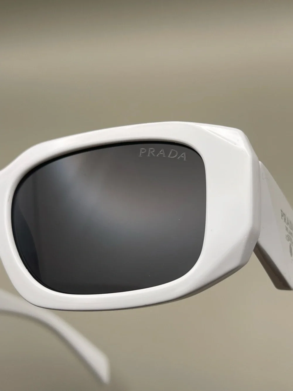 Prada PR 17WS White Sunglasses – NWT – Unisex Designer – Fast Shipping - Picture 5 of 7